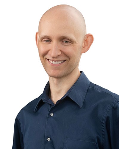 Simon Larson headshot